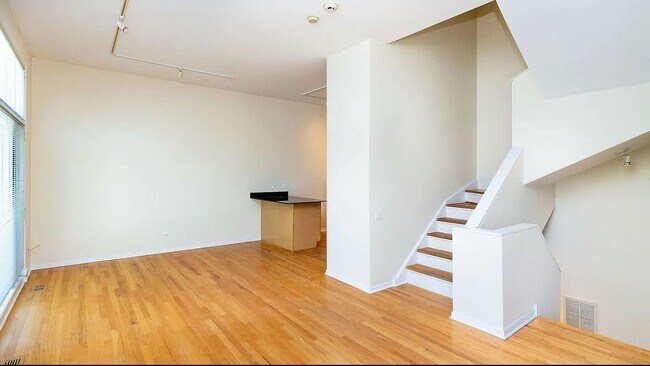 Photo - 441 W Blackhawk St