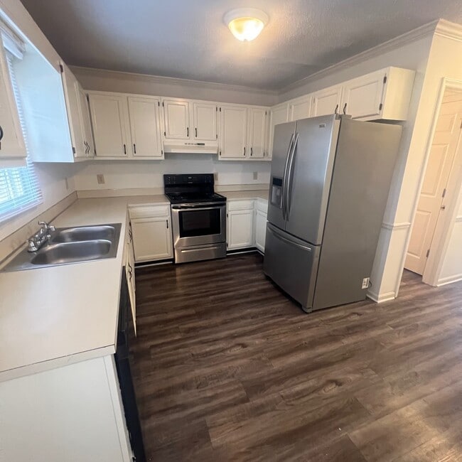 Photo - 2700 Thackery Rd