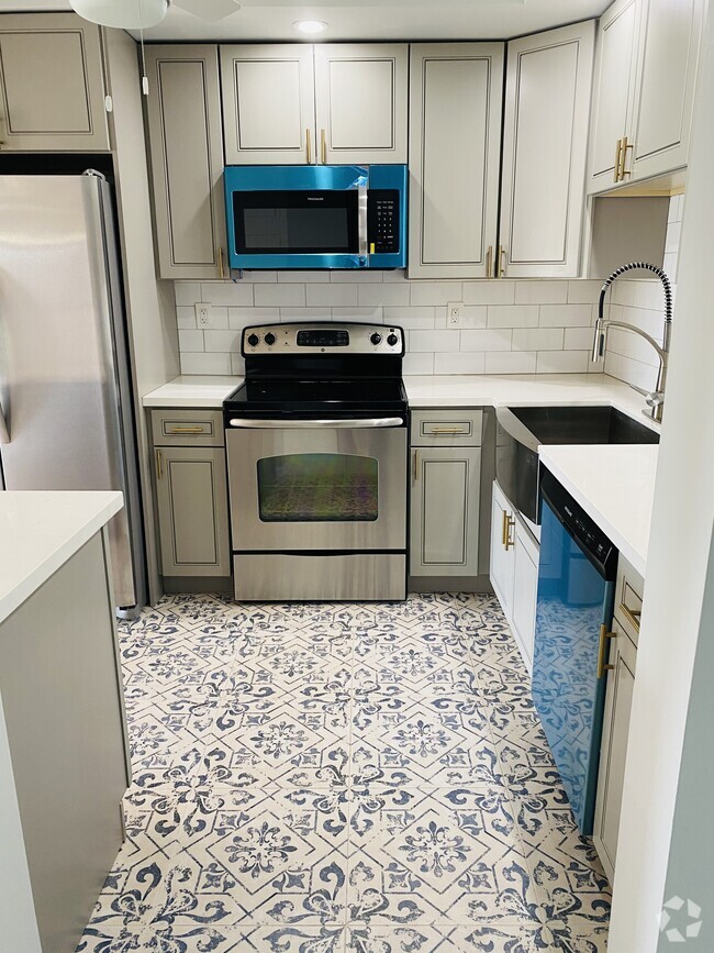 Building Photo - 9370 SW 8th St Unit 323 Rental