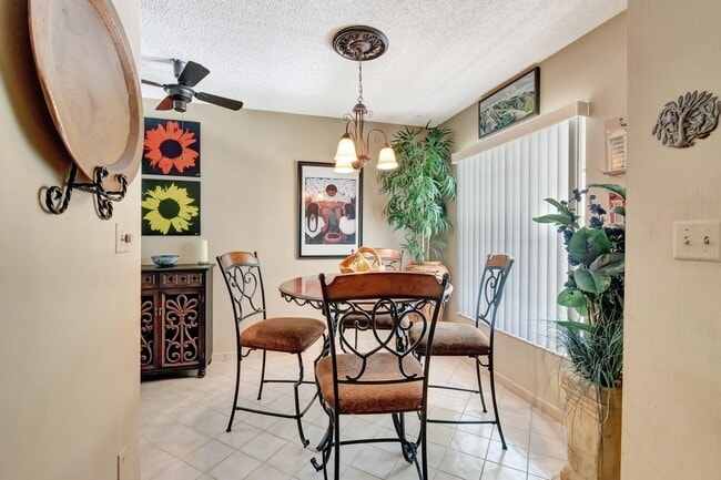 Photo - 13194 Lucinda Palm Ct Unidad D