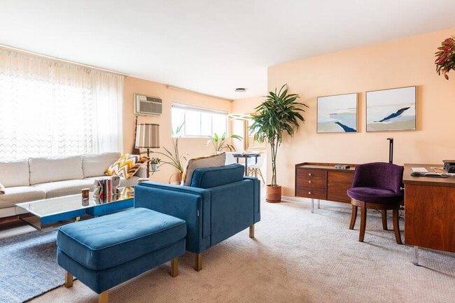 Photo - 960 Larrabee St Unidad 222