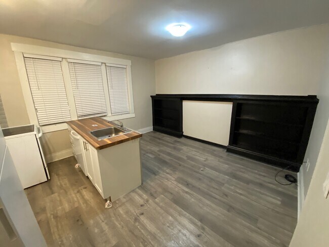 Photo - 128 Carrick Ave Unit 7