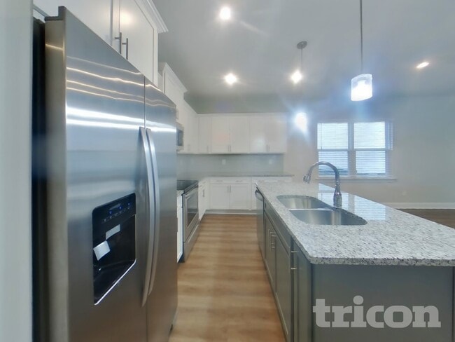 Photo - 571 Faye Aly