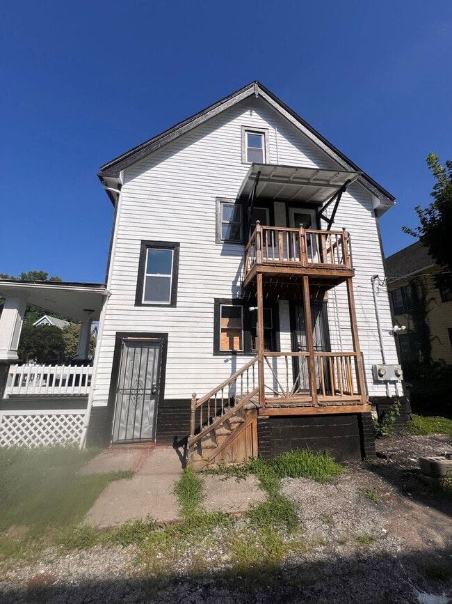 Photo - 444 E 124th St Unit #2 - Upstairs