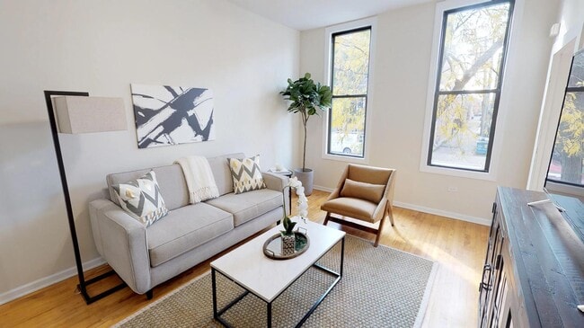 Photo - 1545 N Wood St