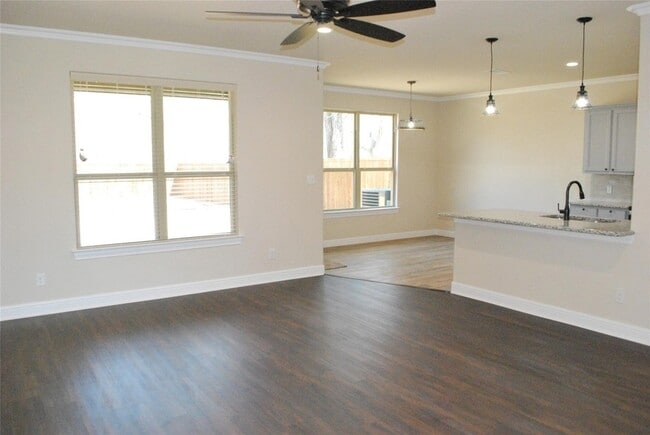 Photo - 521 W Sears St