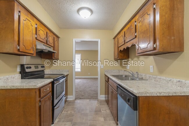 Photo - Large 4 BR / 2.5 BA home for lease in Rossville!