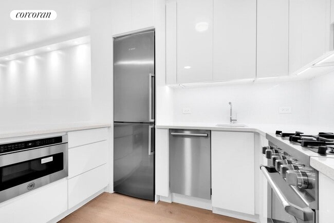 Photo - 130 W 79th St