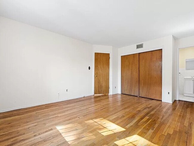 Photo - 175-32 Devonshire Rd Unit 1st floor