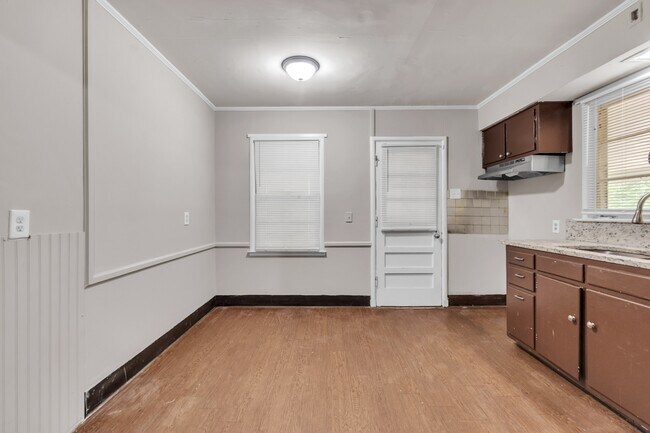 Photo - 800 Lydgate Rd