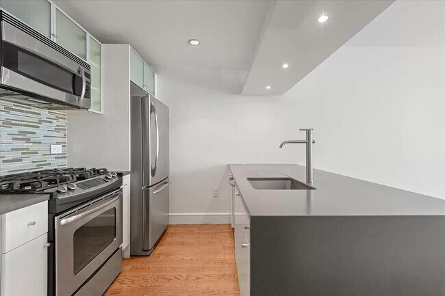 Photo - 2124 30th Ave - Apt 2C