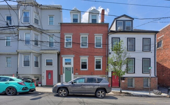 Building Photo - 353 Sumner St Unit 1A