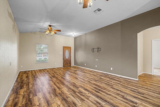 Photo - 630 W Newport Bend