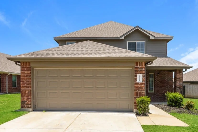 2-Car Garage - 1404 Starling Ln