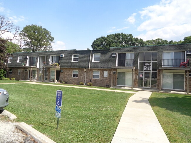 Building Photo - 8429 101st Terrace Unit 9-103
