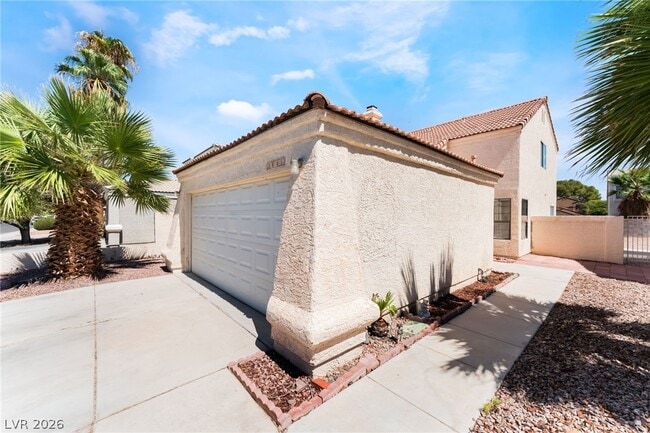 3645 N Veneer Ln