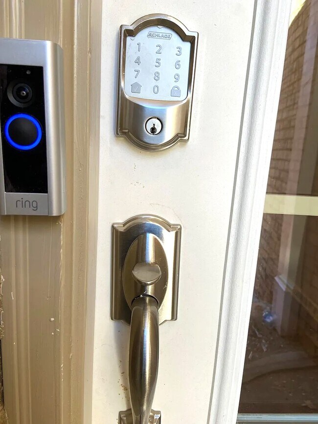 Photo - 1377 Elderwood Way