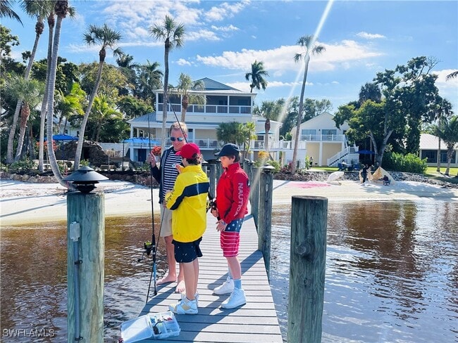 Building Photo - 100 Fairview Ave