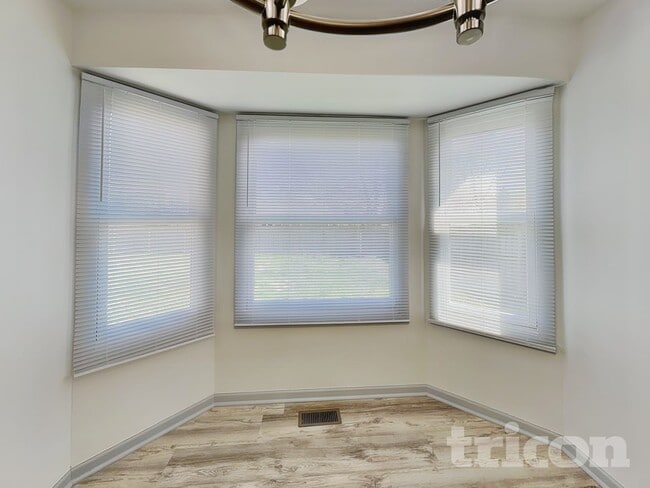 Photo - 1419 Farrington Ln