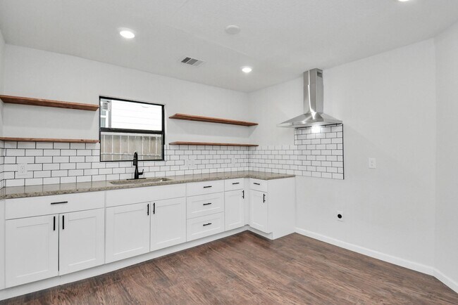 Photo - 262 De Boll St