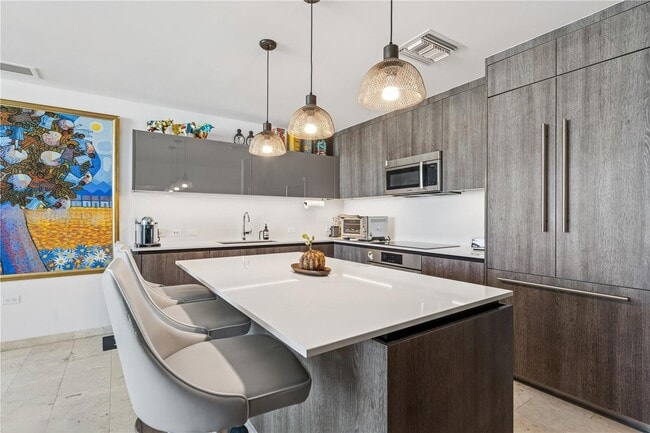 Building Photo - 88 SW 7th St Unit 1804