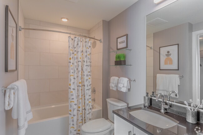 1BR, 1BA - 694SF
