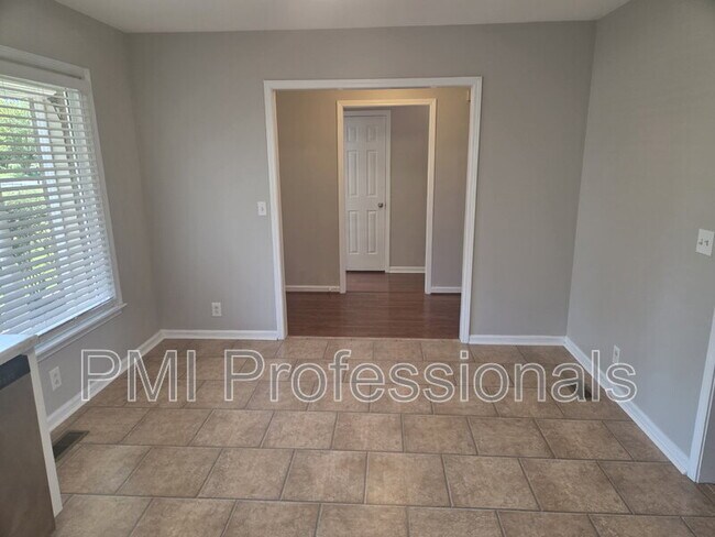 Photo - 2426 Bennington Dr