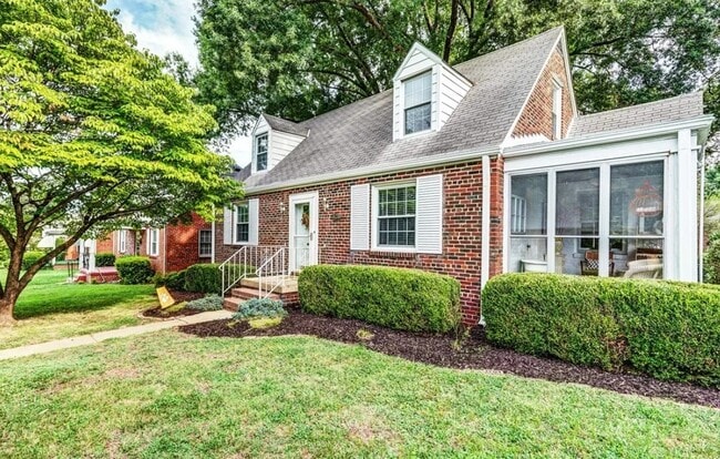 Photo - 3500 Rosewood Ave