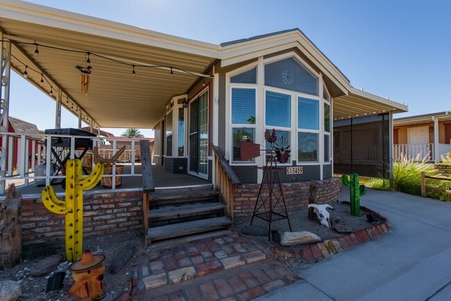 Photo - Fully furnished 1 bedroom 1bathroom located in the Foothills