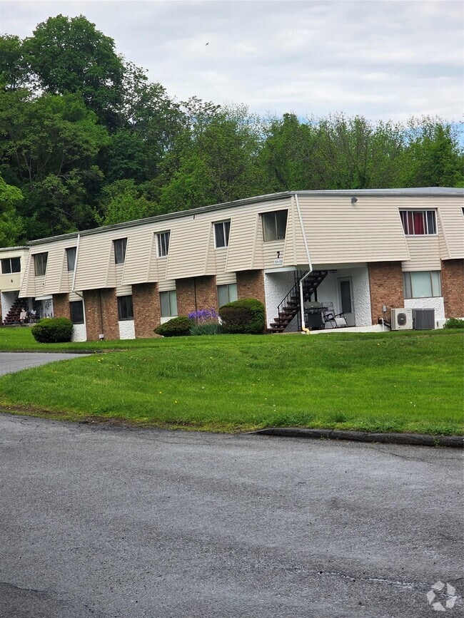 Building Photo - 708 Cortland Dr Unit 7H Rental