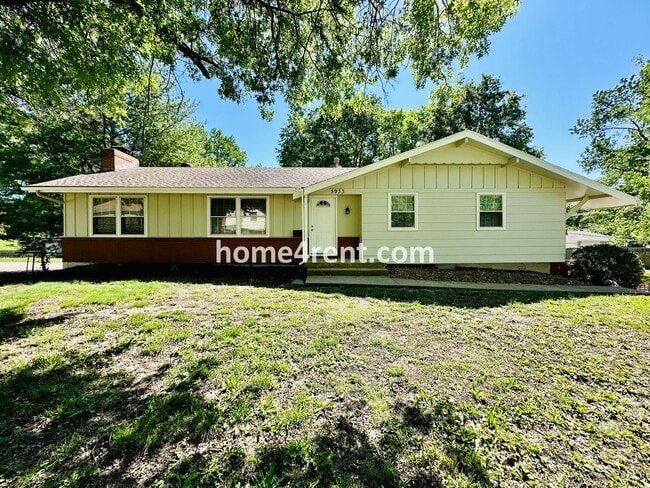 Building Photo - Like New, Ranch Style Home in Raytown - Wood Floors, Finished Basement, Fenced Yard!