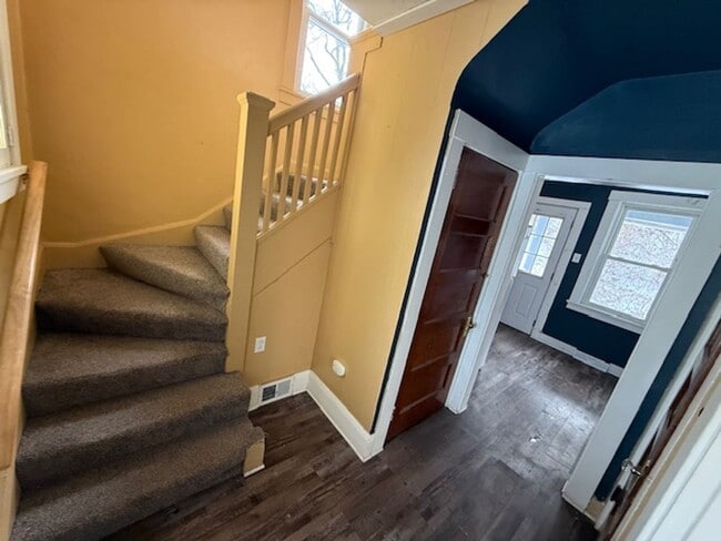 Photo - 605 N 6th St