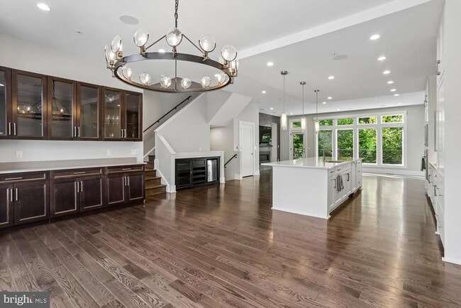 Photo - 5342 Merriam St