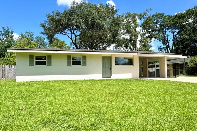 Building Photo - Beautifully Remodeled 3BR/2BA Pet-Friendly... Rental
