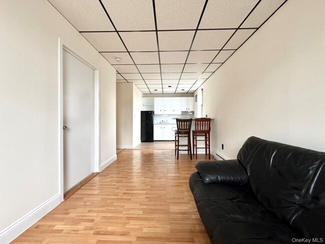 Building Photo - 247-77 Jericho Tpke Unit 2 FL