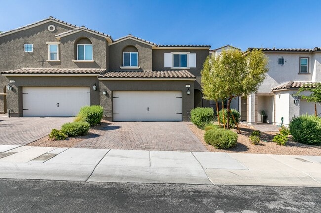 Photo - GORGEOUS TOWNHOME*UPGRADED*ALL APPLIANCES*...