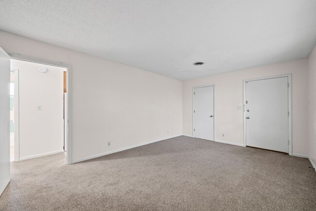 Photo - Tandy Drive-98/124