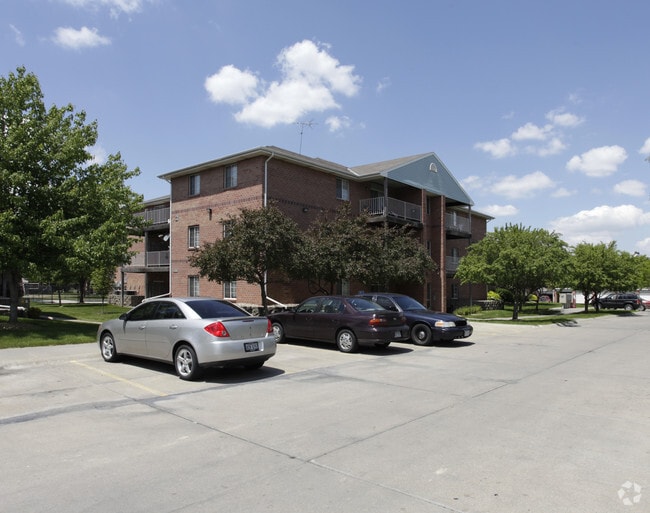 Photo - Embassy Park Apartments
