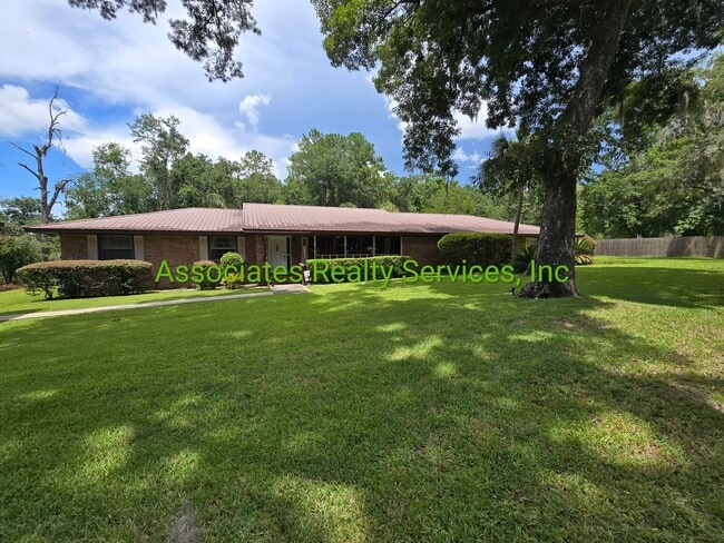 Huge home on acreage with Greenhouse and P... - Huge home on acreage with Greenhouse and P...