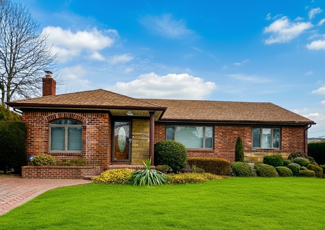 Building Photo - 23 Center Dr