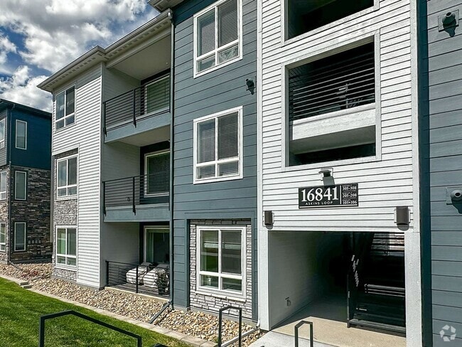 Building Photo - LOCATION IS EVERYTHING with this 3bd 2ba c... Rental