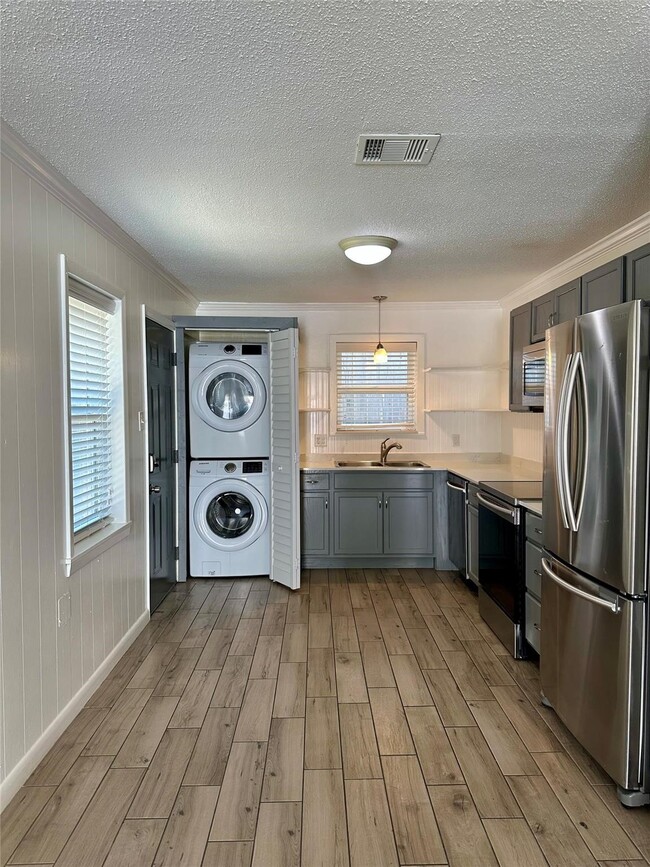 Photo - 813 Waverly St