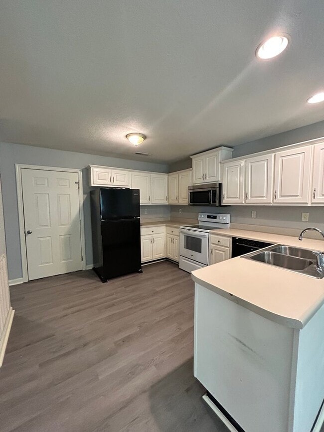 Photo - Charming 2 Bed, 1 Bath, 1 Car Garage, Covered Patio in Private Neighborhood!