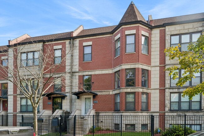 Building Photo - 3991 S Drexel Blvd