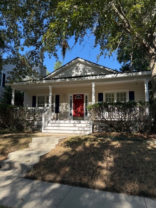 Building Photo - Freshly painted single story in popular We...