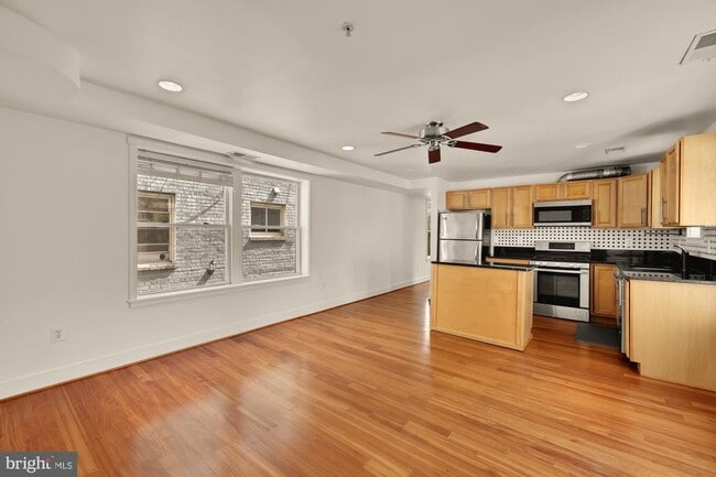 Building Photo - 610 Jefferson St NW Unit 102