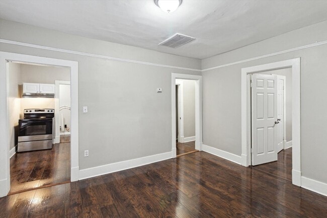 Photo - Large Downtown 3BR/2BR House Walking Distance to Forsyth Park