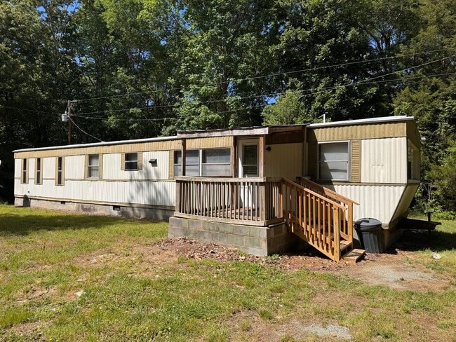 Building Photo - 3 Bed, 1.5 bath mobile home