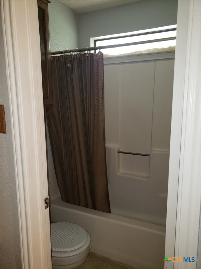 Building Photo - 2102 Cascade Dr