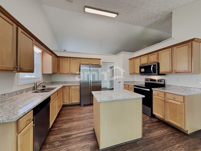 Photo - 3120 Victoria Park Dr NE